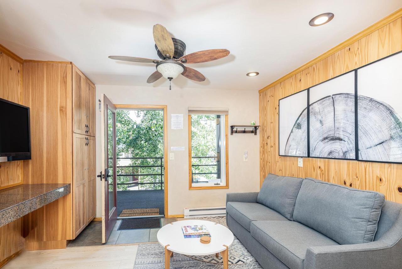 Walk To Ski! Bay Window View Of River & Ski Mountain Condo Telluride Exterior photo